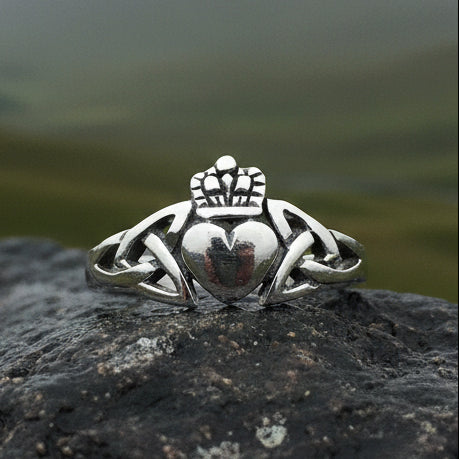 Amrynn Claddagh Ring