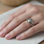Amrynn Claddagh Ring