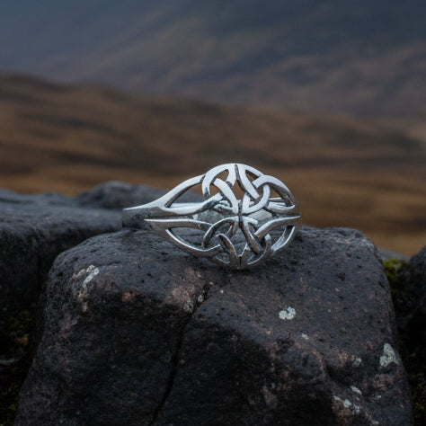 Eiyen Celtic Knot Ring
