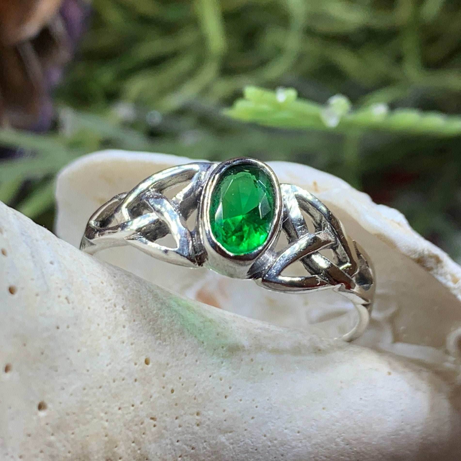 Faelyn Trinity Knot Ring - 6 / Emerald