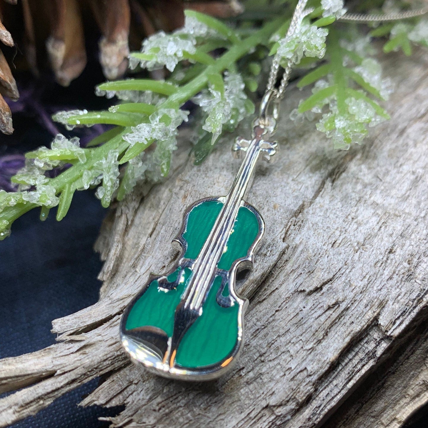 Realistic Fiddle Necklace