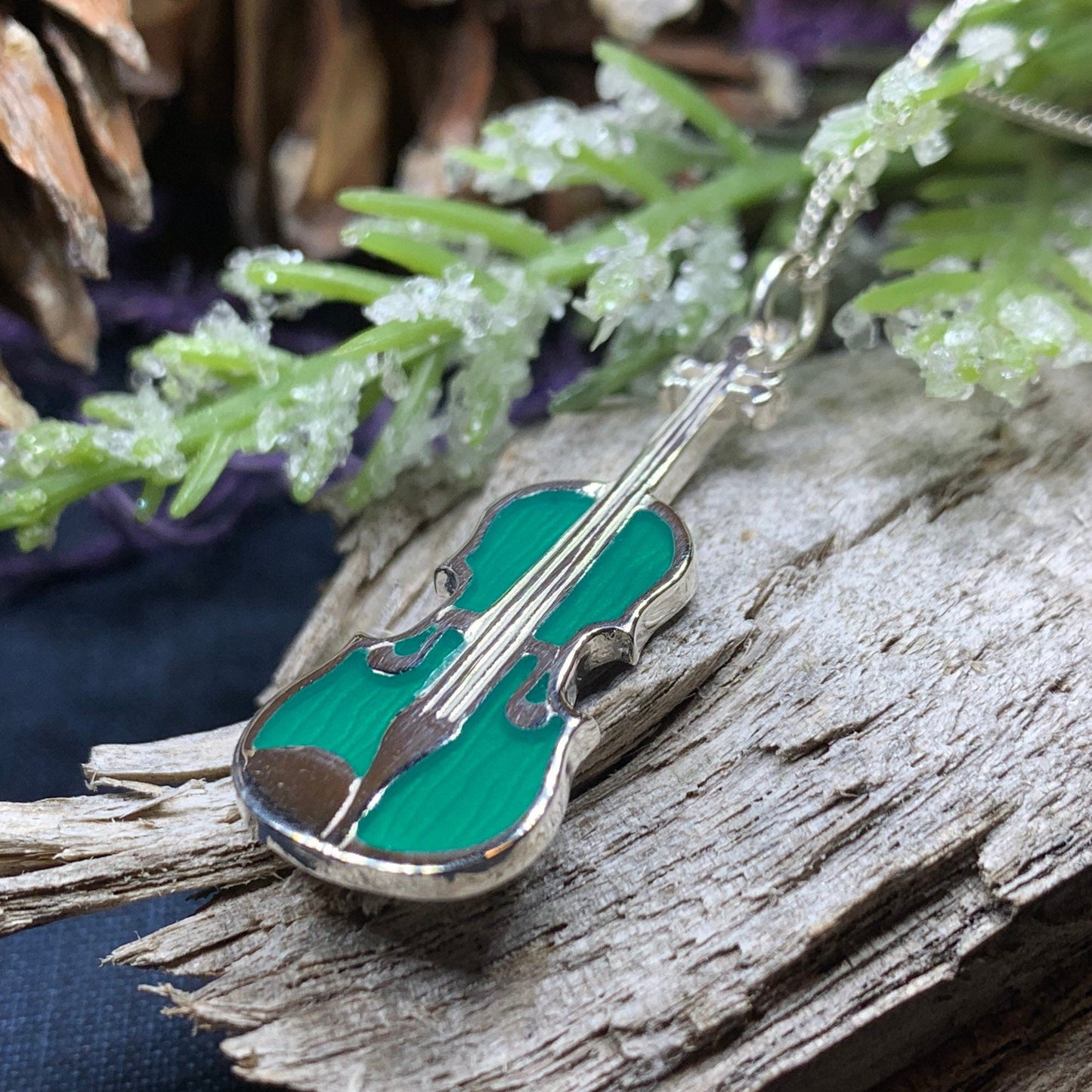 Realistic Fiddle Necklace