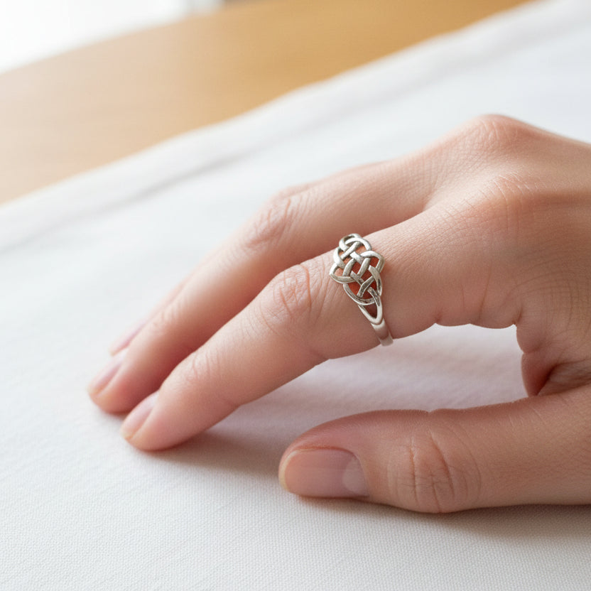 Lilou Celtic Knot Ring