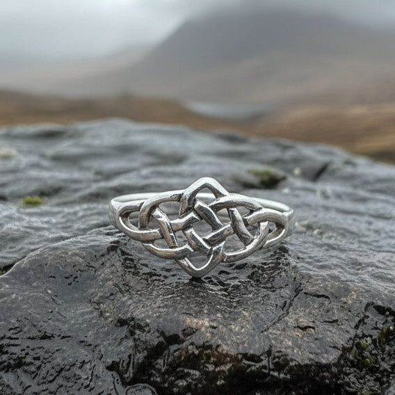 Lilou Celtic Knot Ring