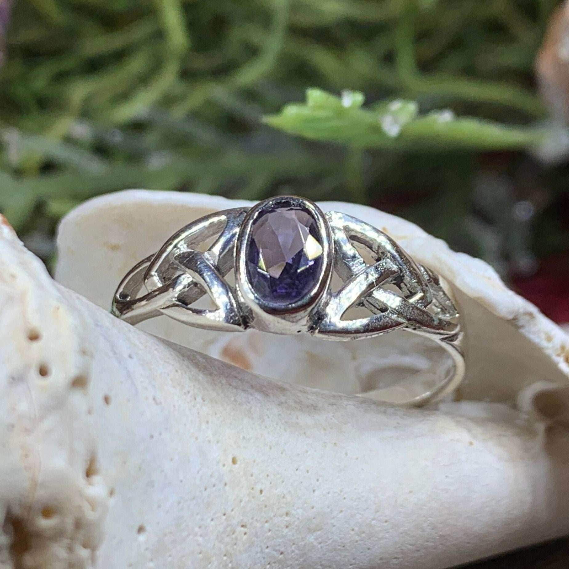 Faelyn Trinity Knot Ring - 6 / Emerald