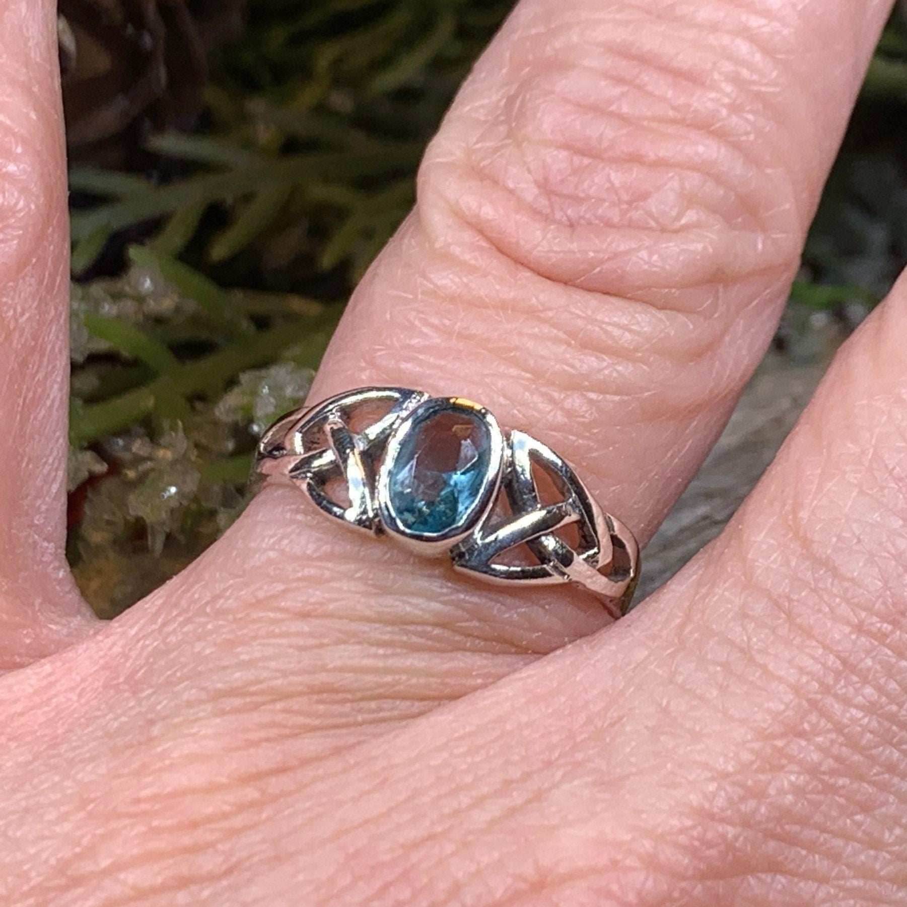 Faelyn Trinity Knot Ring - 6 / Emerald