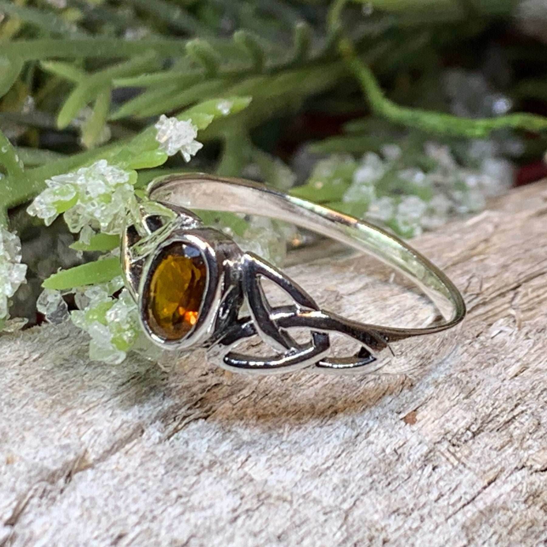 Faelyn Trinity Knot Ring - 6 / Emerald