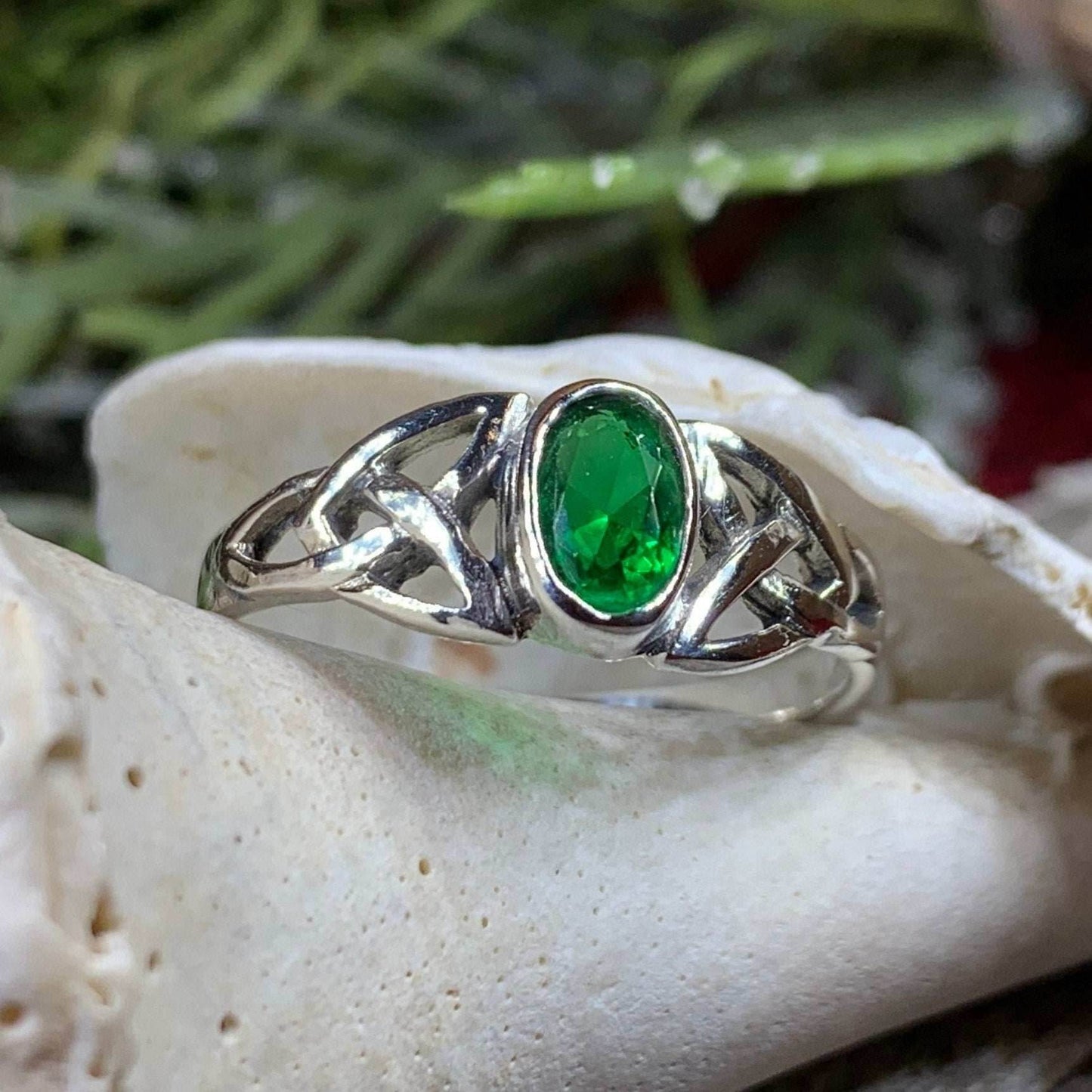 Faelyn Trinity Knot Ring - 6 / Emerald