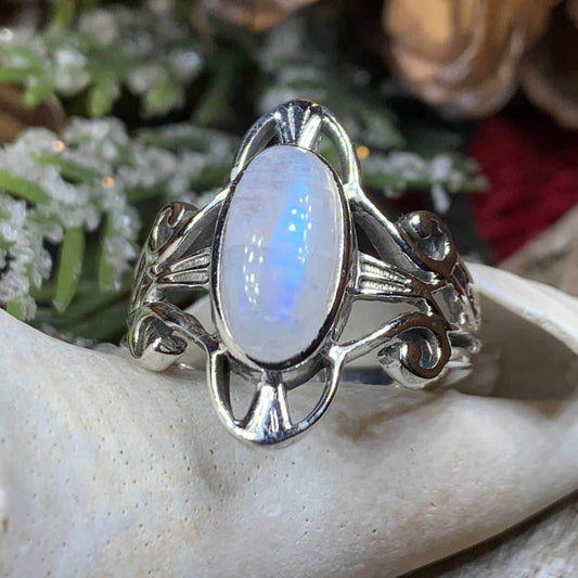 Slyvia Celtic Ring - 5 1/2 / Labradorite
