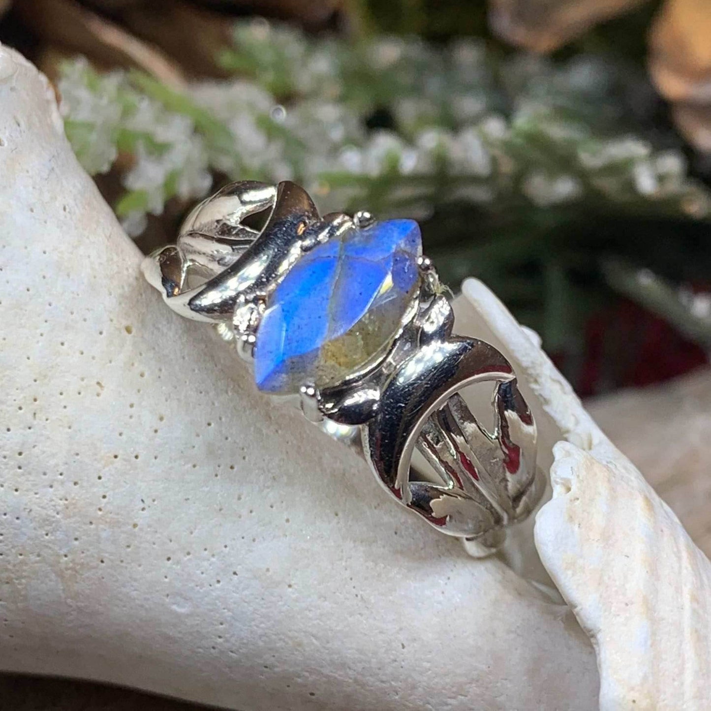 Solstice Triple Moon Ring - 6 / Labradorite