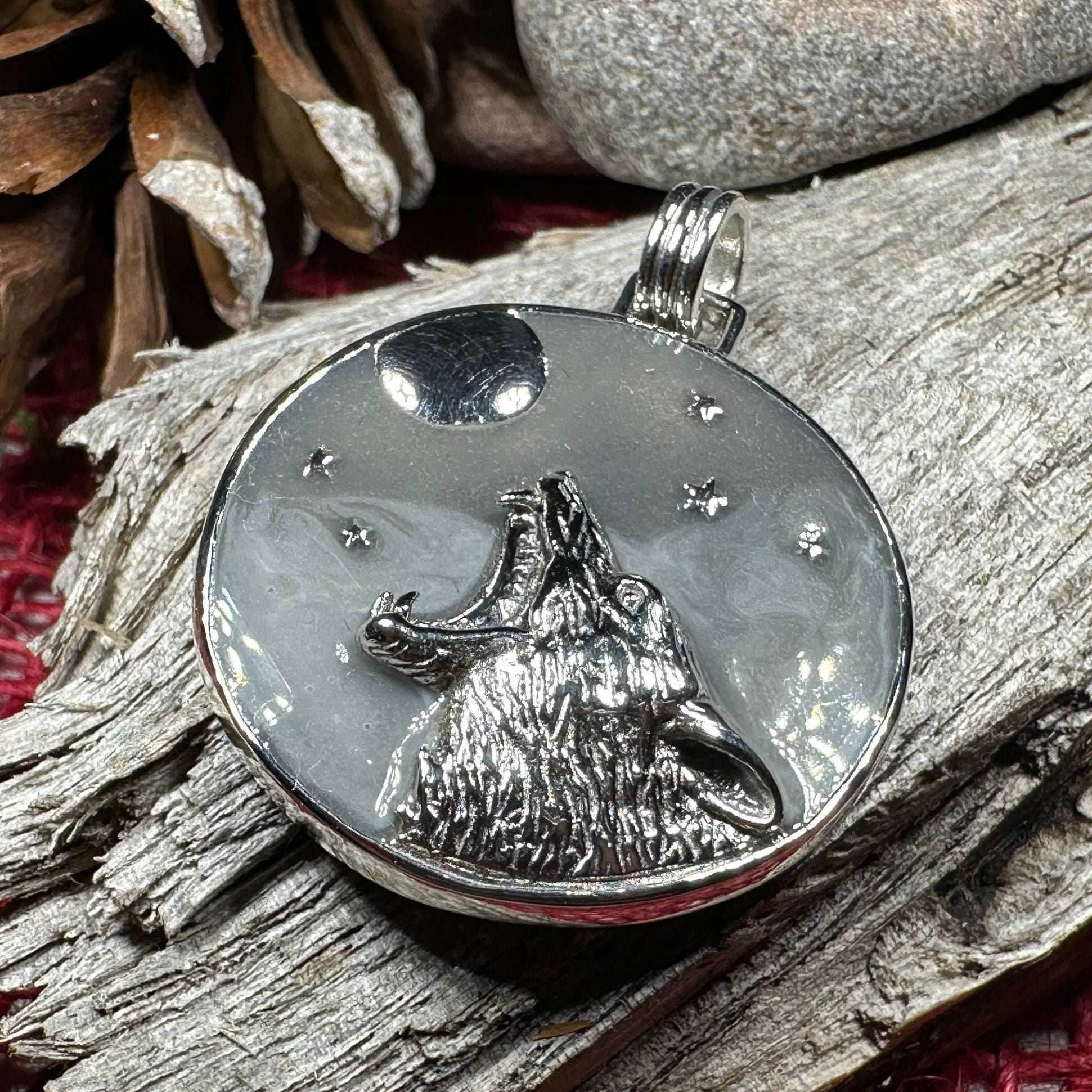 Midnight Wolf Necklace - 18