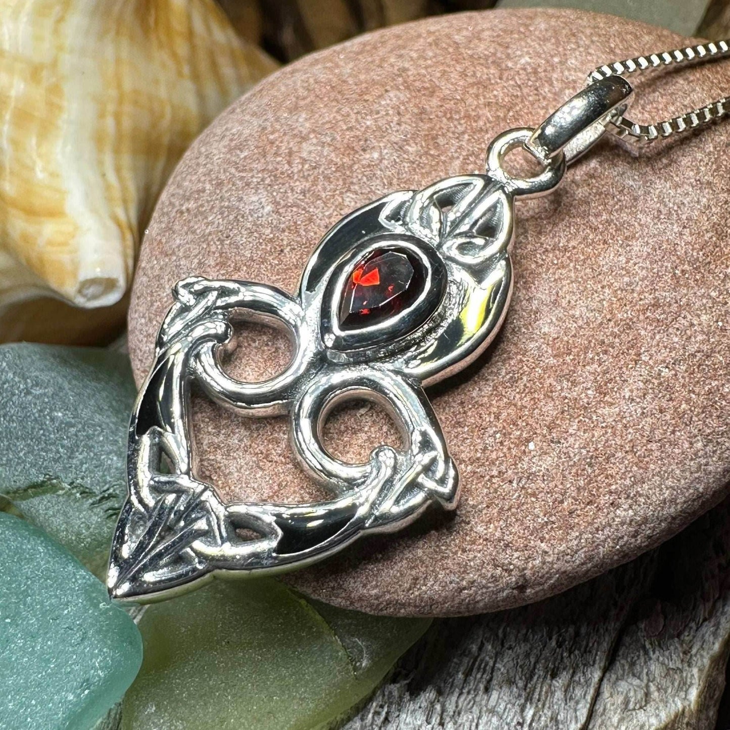Elysian Celtic Knot Necklace - 18 / Garnet