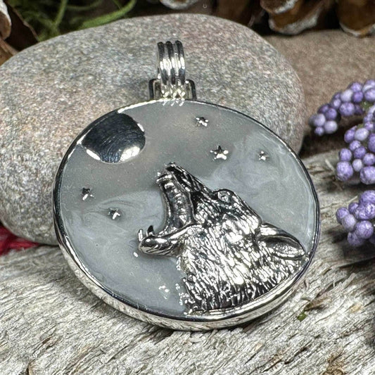 Midnight Wolf Necklace - 18