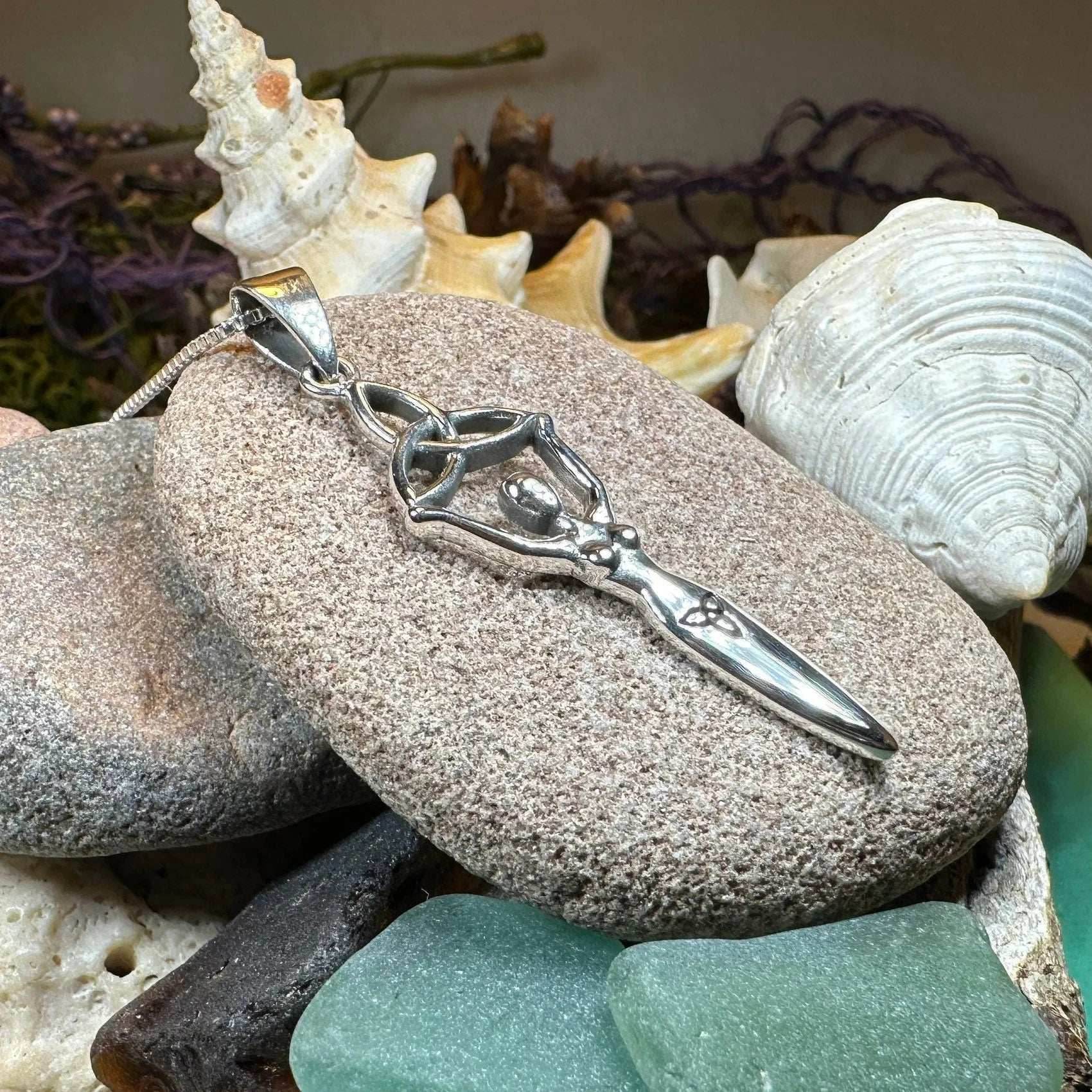 Danu Trinity Knot Necklace - 18