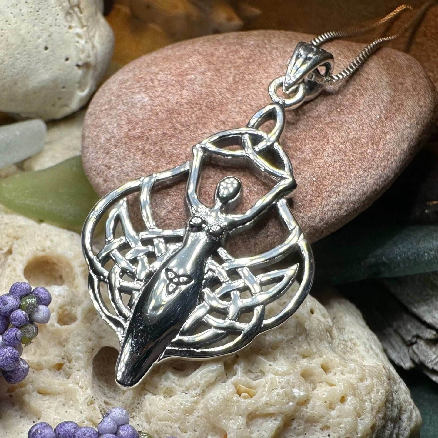 Danara Danu Goddess Necklace - 18