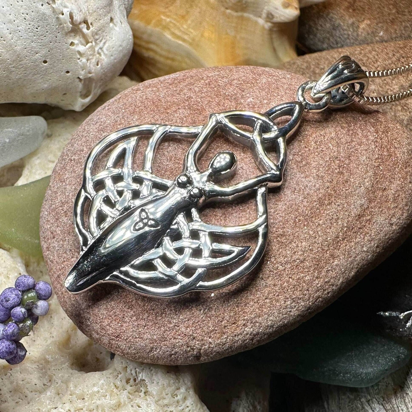 Danara Danu Goddess Necklace - 18