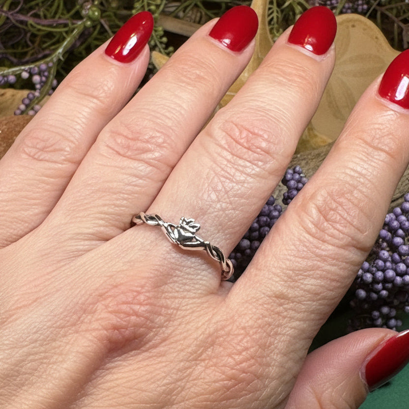 Dainty Claddagh Ring