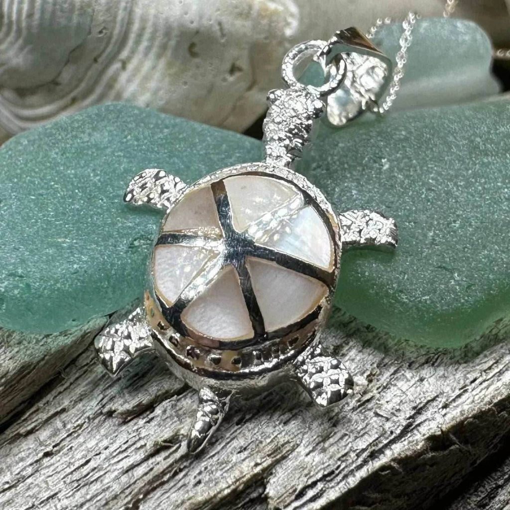 Bright Turtle Necklace - 18 / Natural