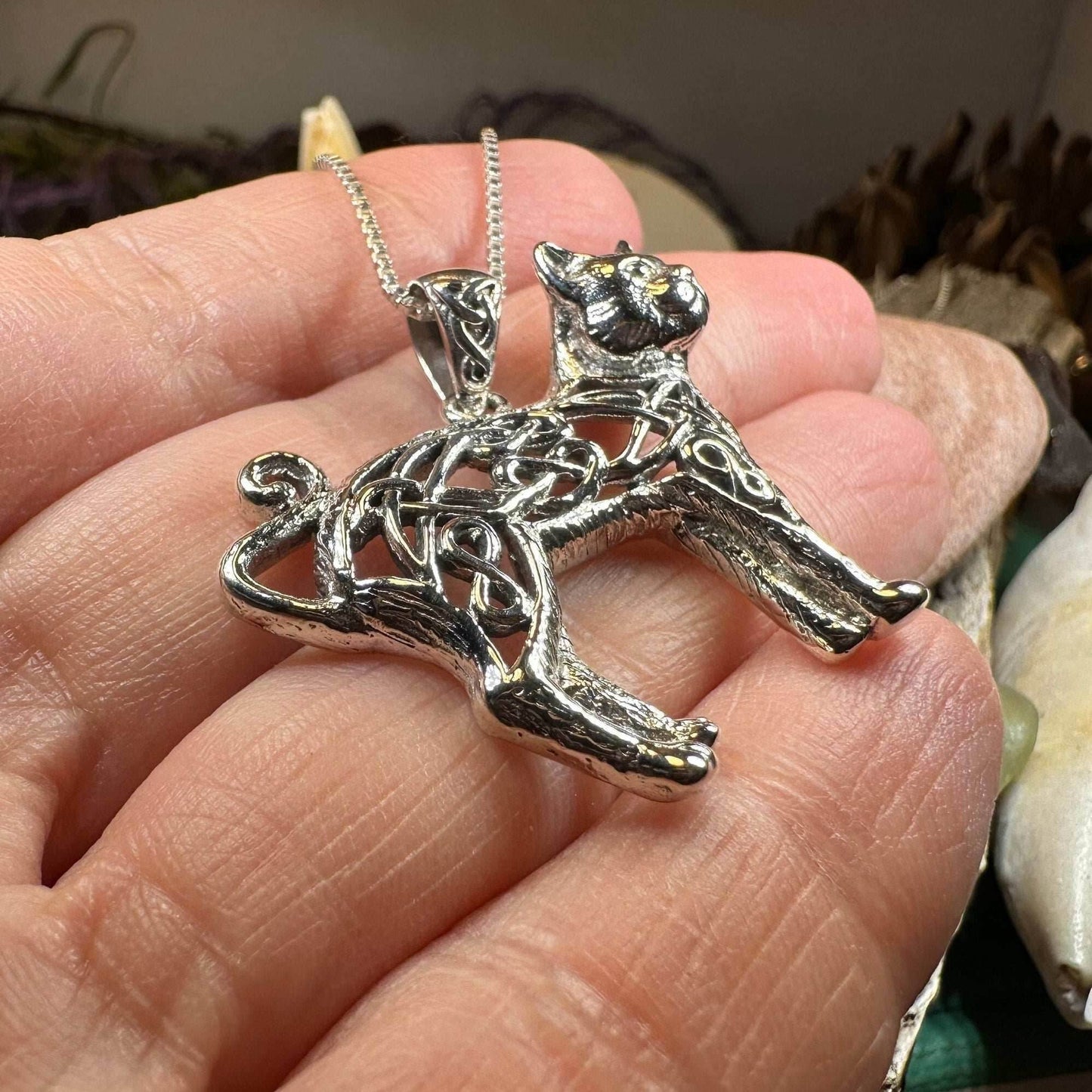 Shavella Celtic Cat Necklace - 18