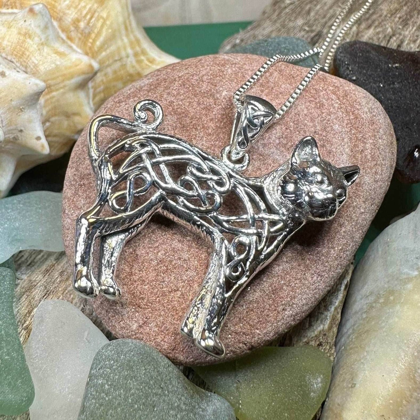 Shavella Celtic Cat Necklace - 18