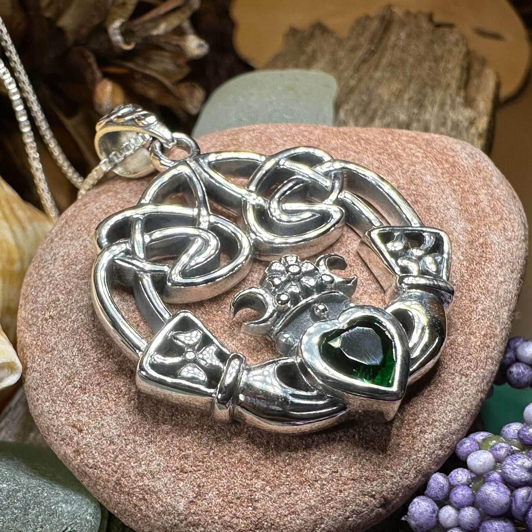 Irish Belle Claddagh Necklace - 18