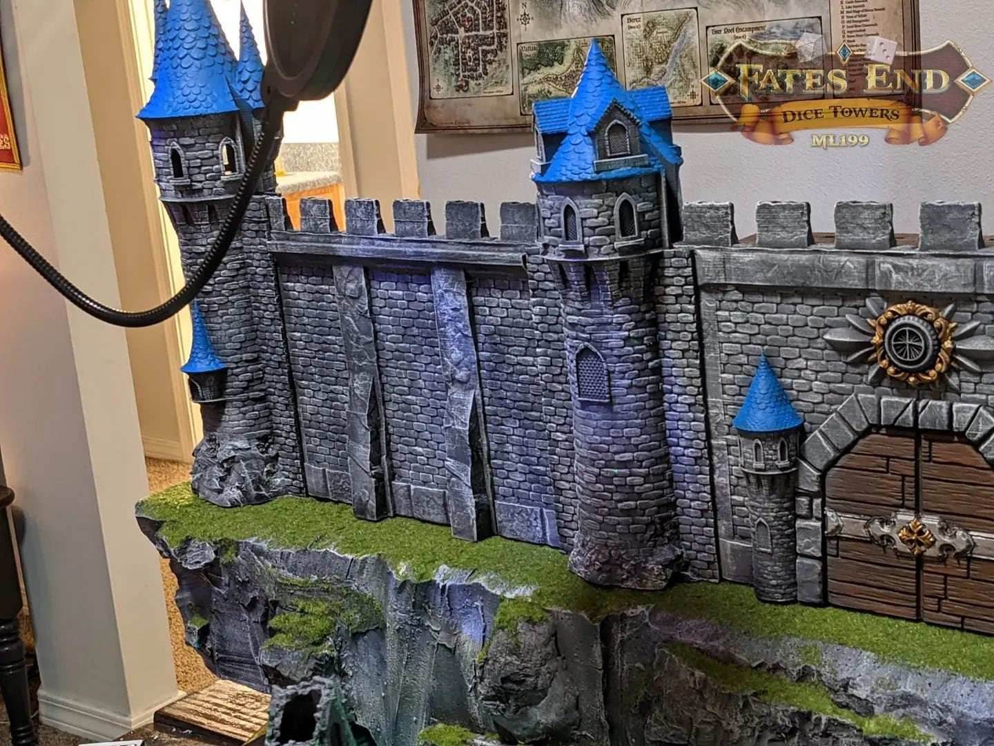 Dungeon Master Screen/Game Master Screen-Citadel-Fate's End Collection - Black / Garrison