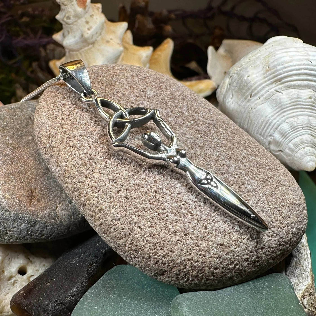 Danu Trinity Knot Necklace - 18