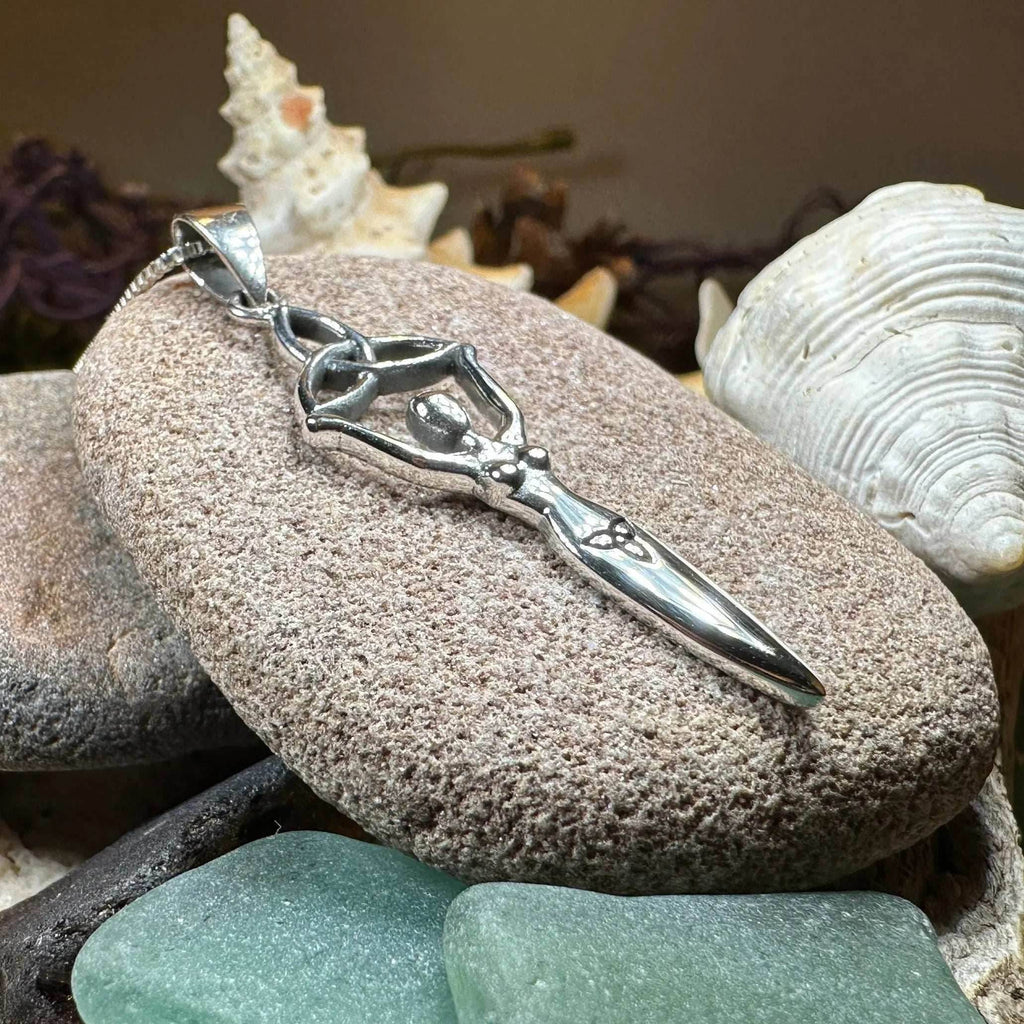 Danu Trinity Knot Necklace - 18