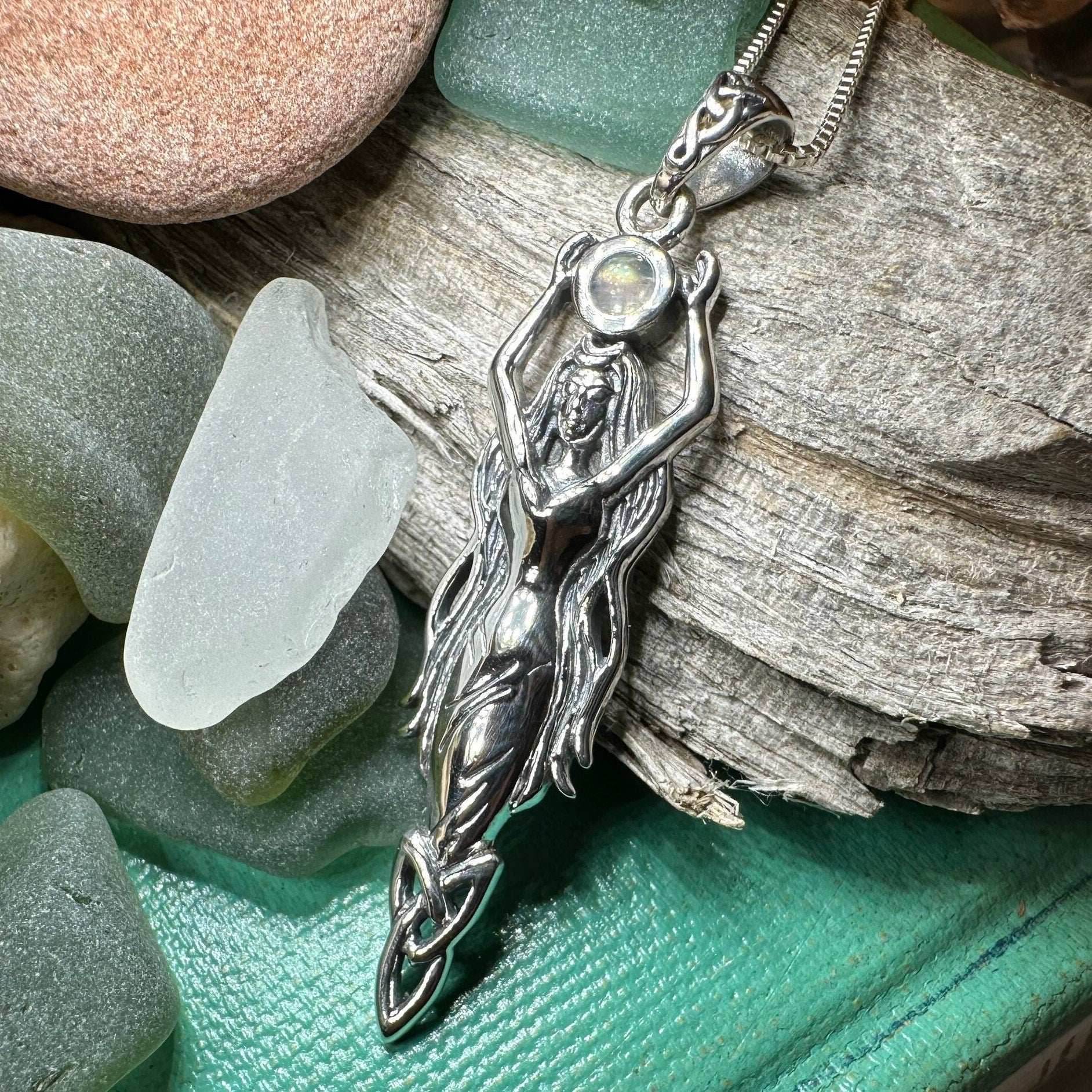 Daleina Danu Goddess Necklace - 18