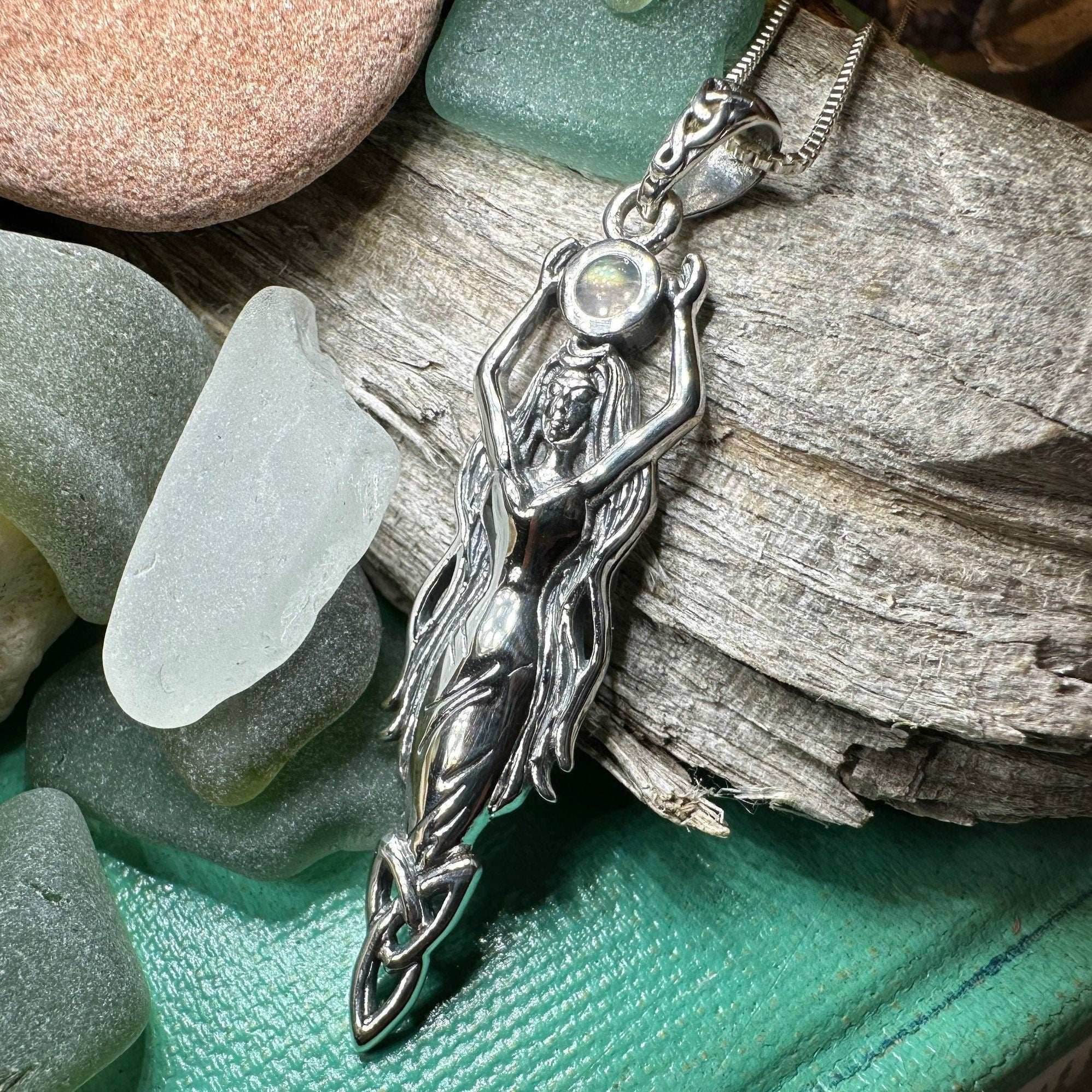 Daleina Danu Goddess Necklace - 18