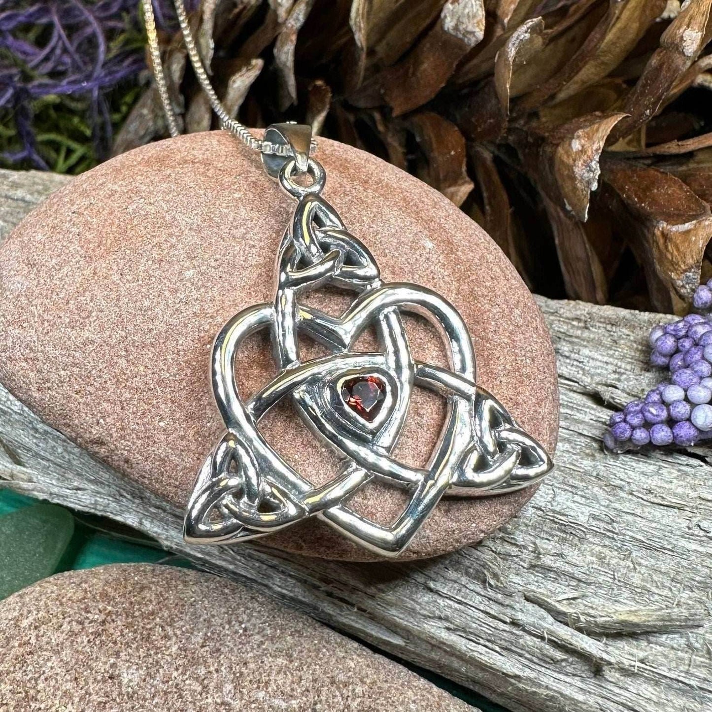 Imogen Mother's Knot Necklace - 18 / Garnet