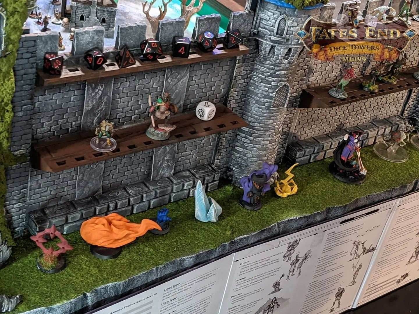 Dungeon Master Screen/Game Master Screen-Citadel-Fate's End Collection - Black / Garrison