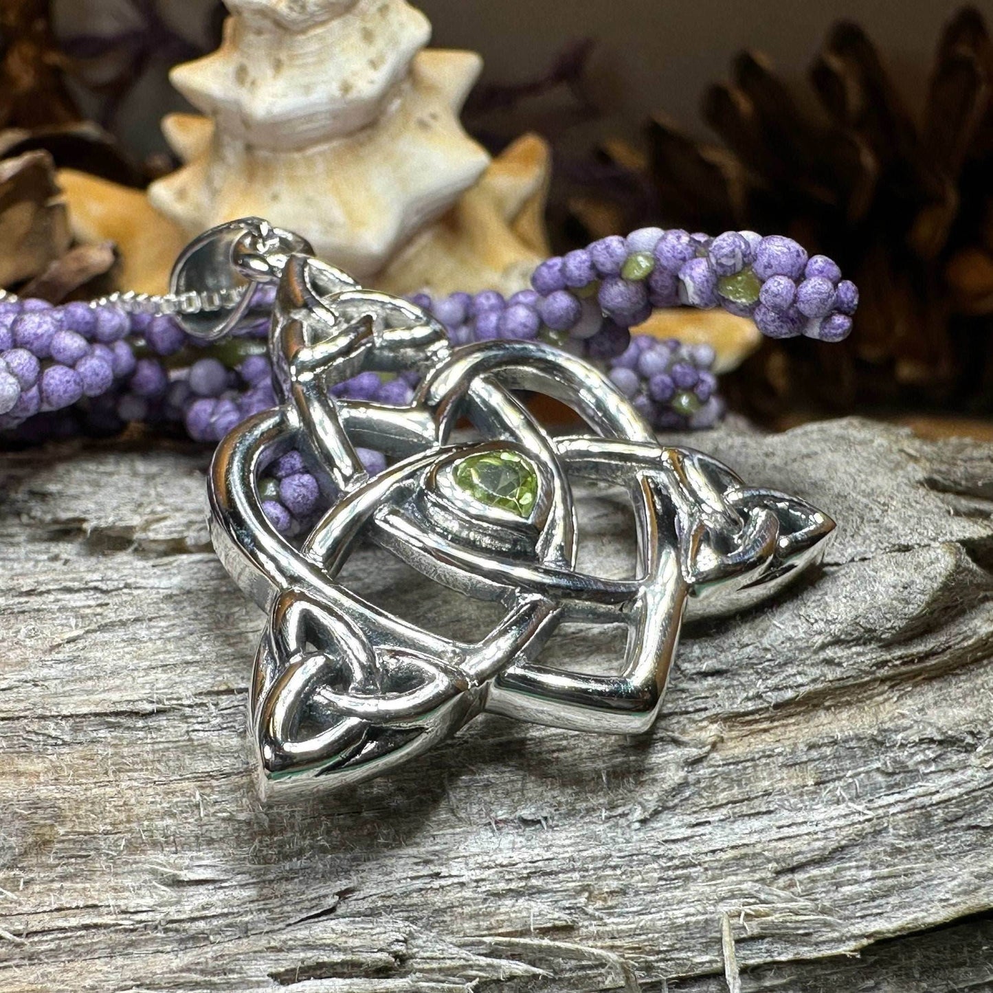 Imogen Mother's Knot Necklace - 18 / Peridot
