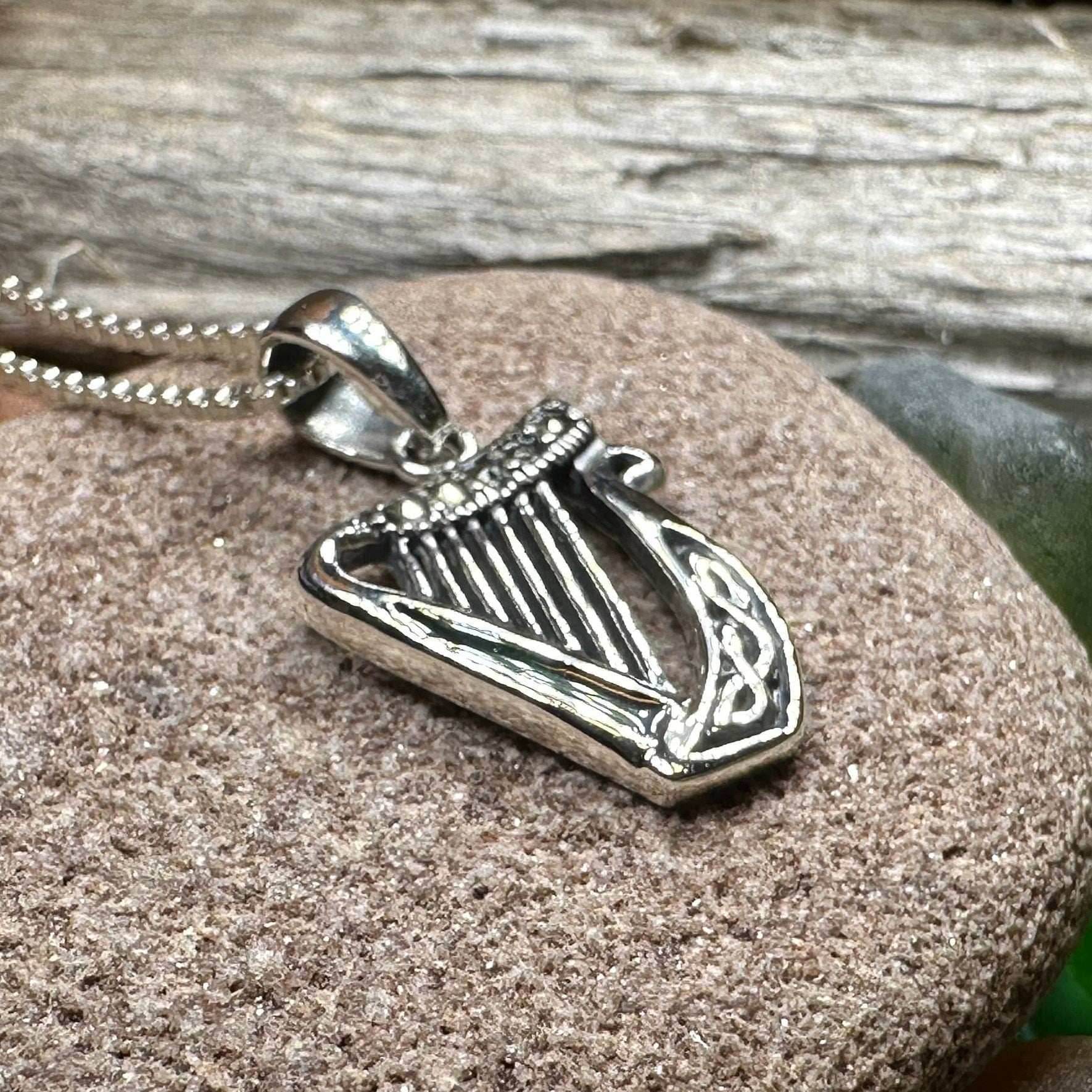 Green Enamel Harp Necklace - 18