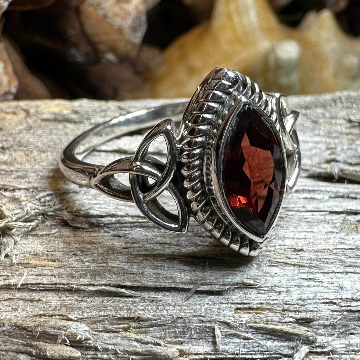 Yasmin Celtic Trinity Knot Ring - 7 / Garnet