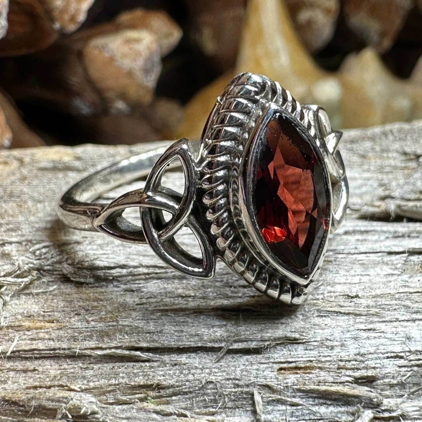 Yasmin Celtic Trinity Knot Ring - 7 / Garnet