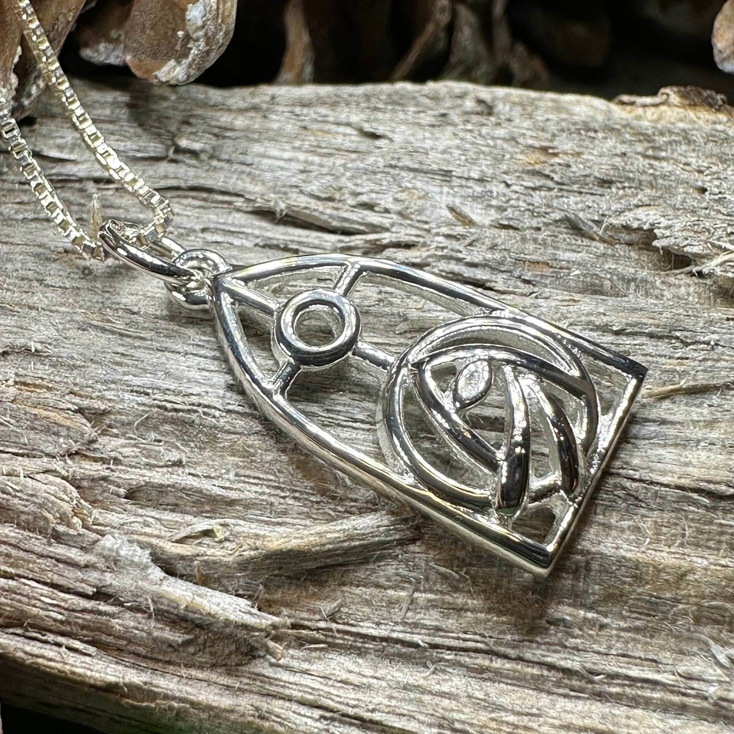 Arundel Mackintosh Rose Necklace - 18