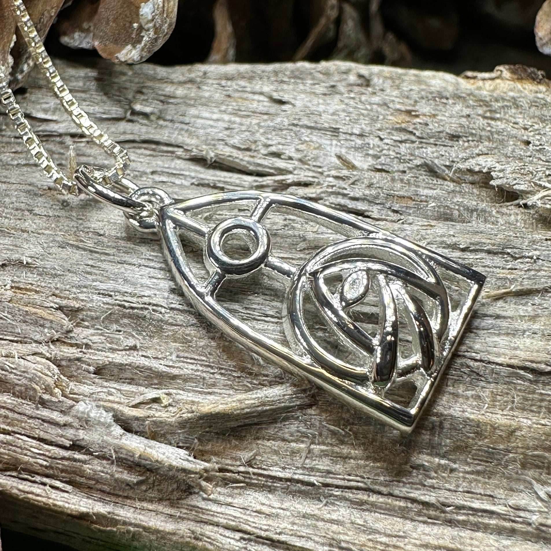 Arundel Mackintosh Rose Necklace - 18