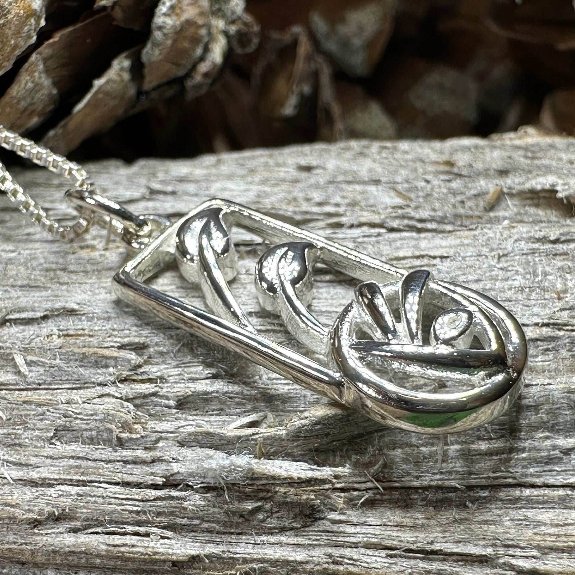 Kristalynne Mackintosh Rose Necklace - 18