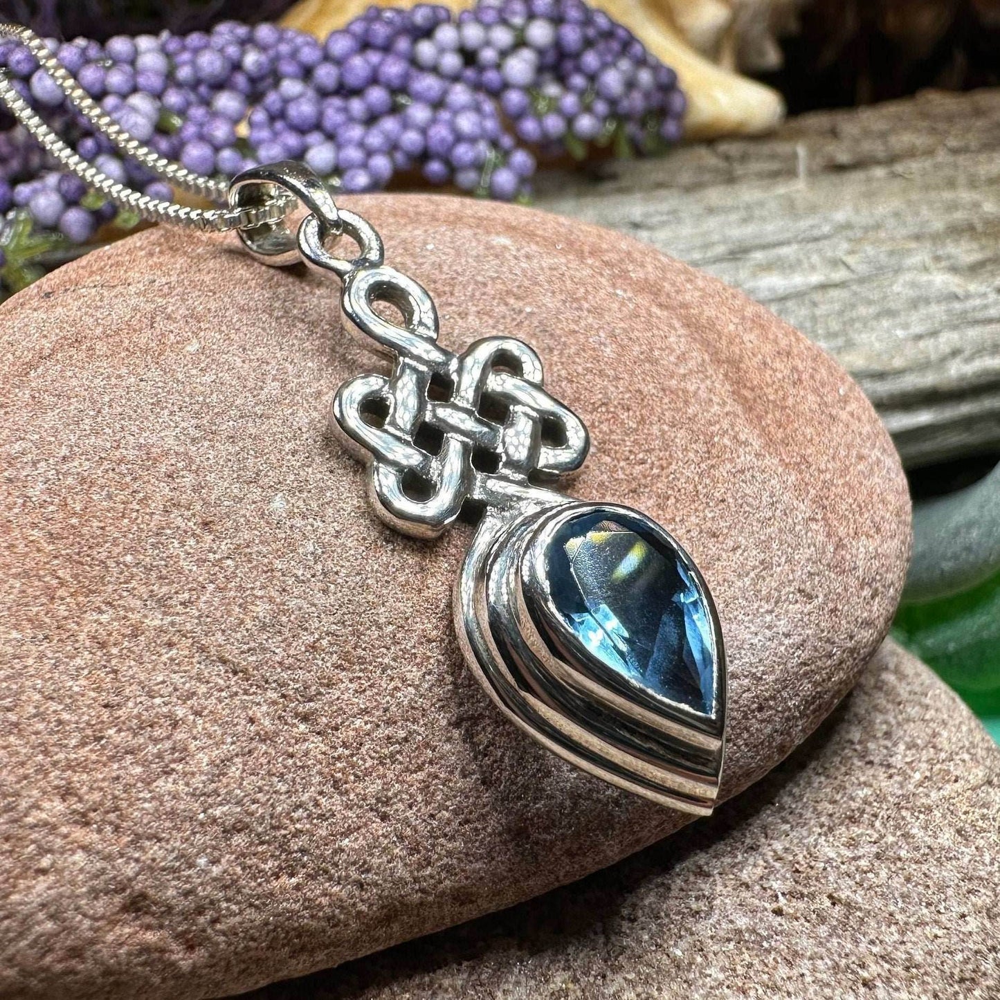 Vadaria Celtic Knot Necklace - 18 / Amethyst