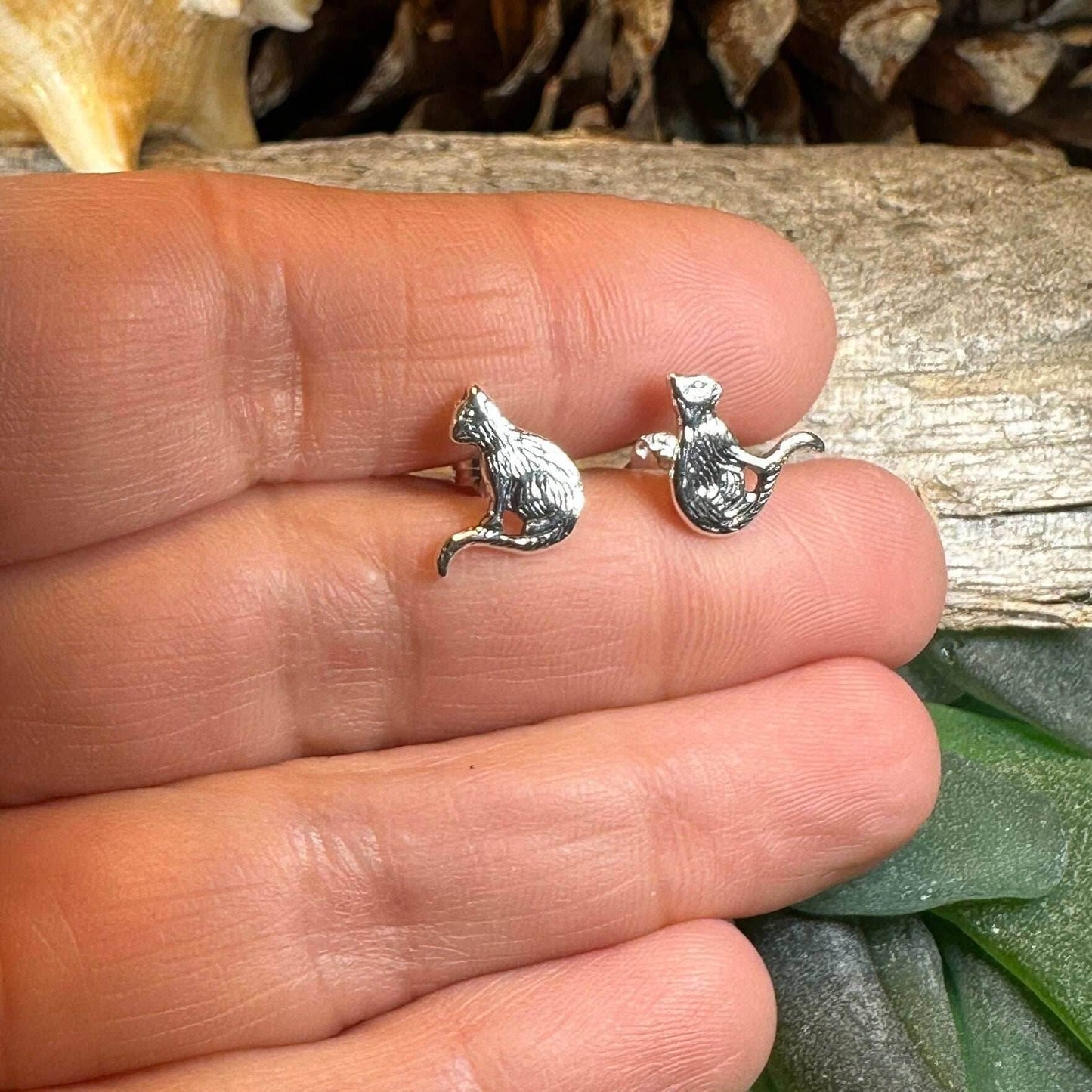 Dagny Cat Stud Earrings - 