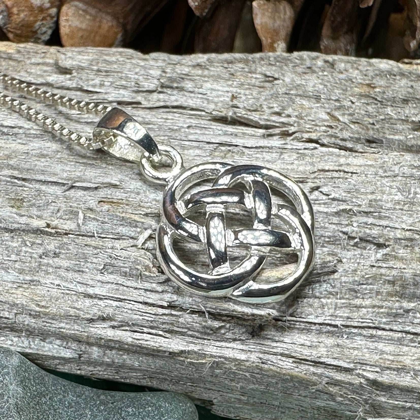 Simple Celtic Dara Knot Necklace - 18