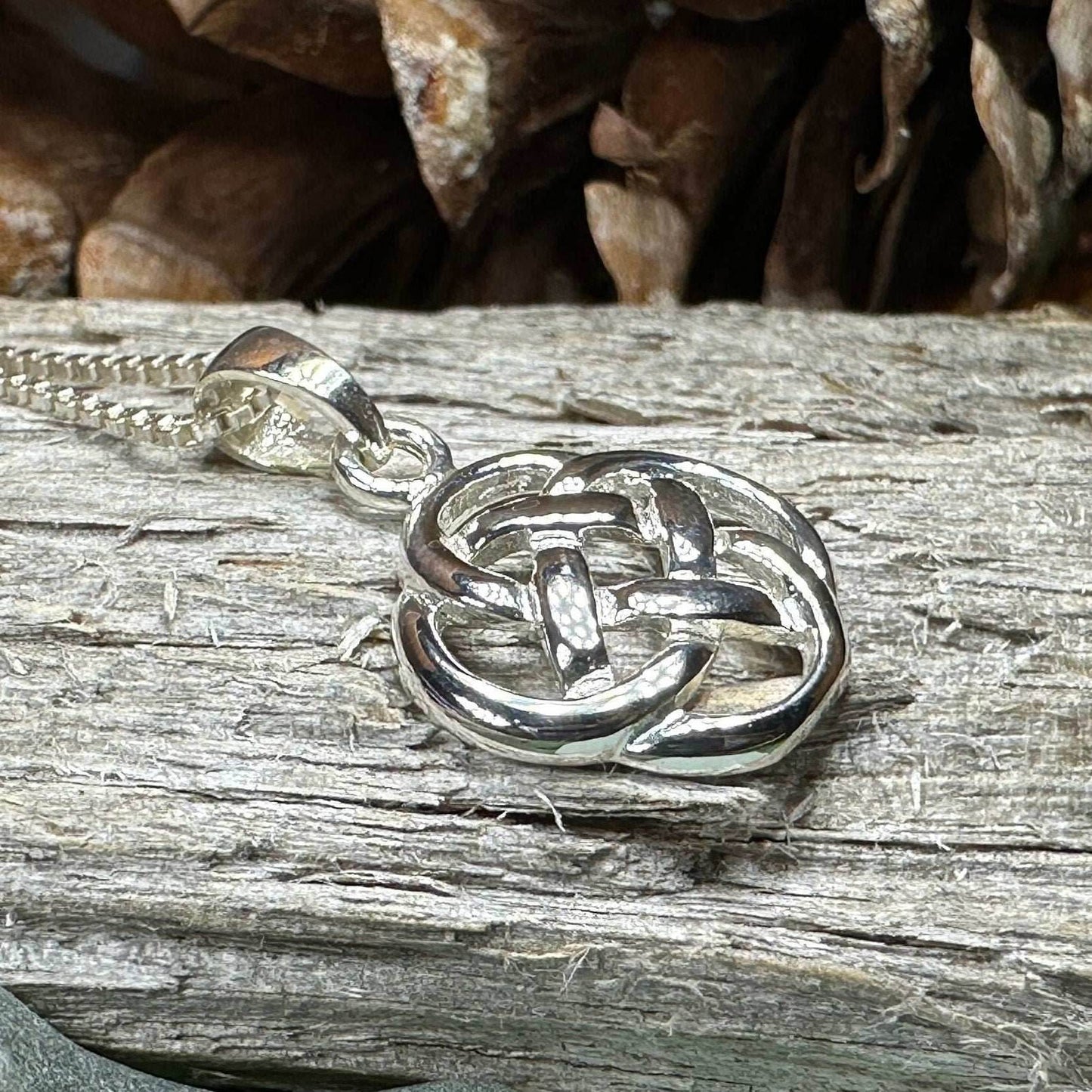 Simple Celtic Dara Knot Necklace - 18