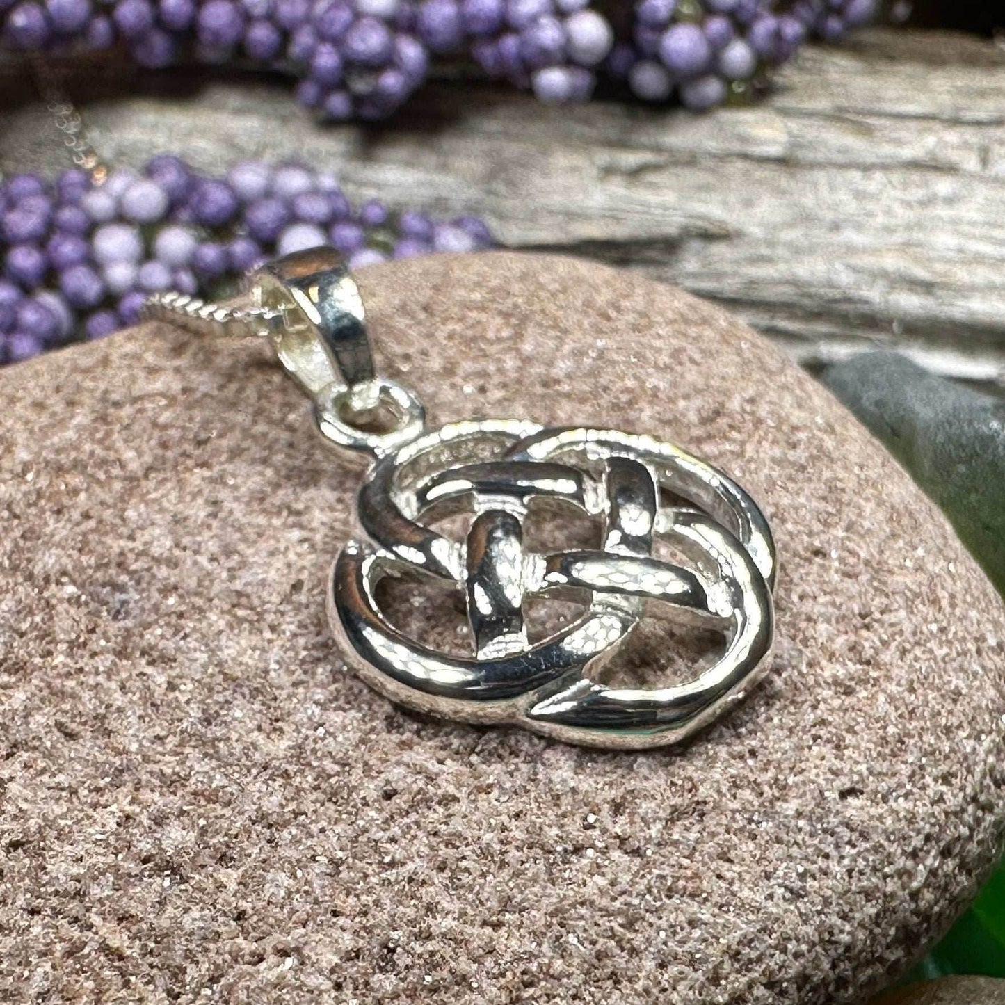 Simple Celtic Dara Knot Necklace - 18