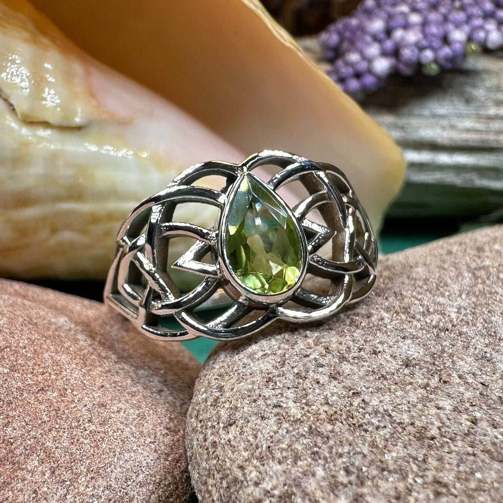 Vanaheim Celtic Knot Ring - 6 / Peridot