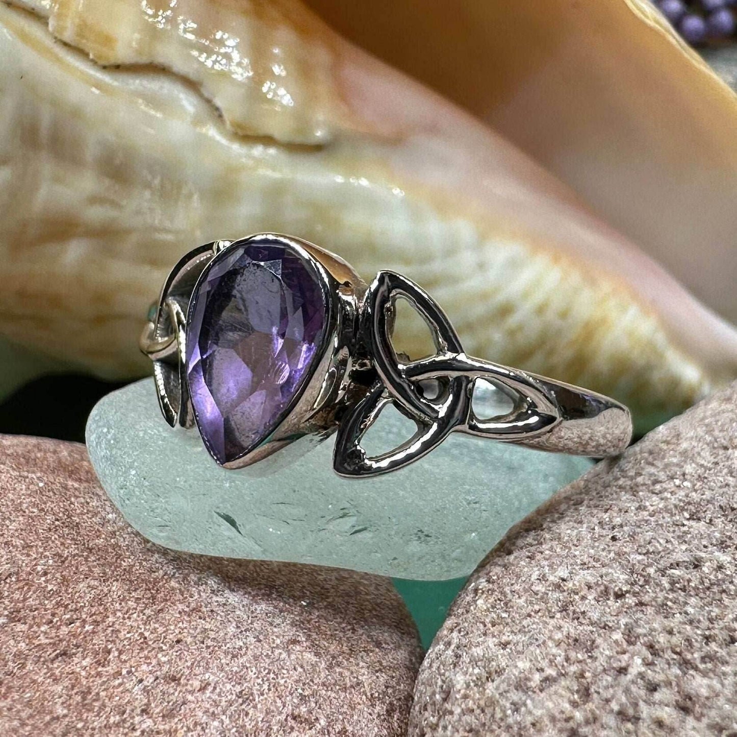 Eydís Celtic Knot Ring - 6 / Garnet