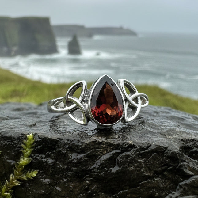Eydís Celtic Knot Ring