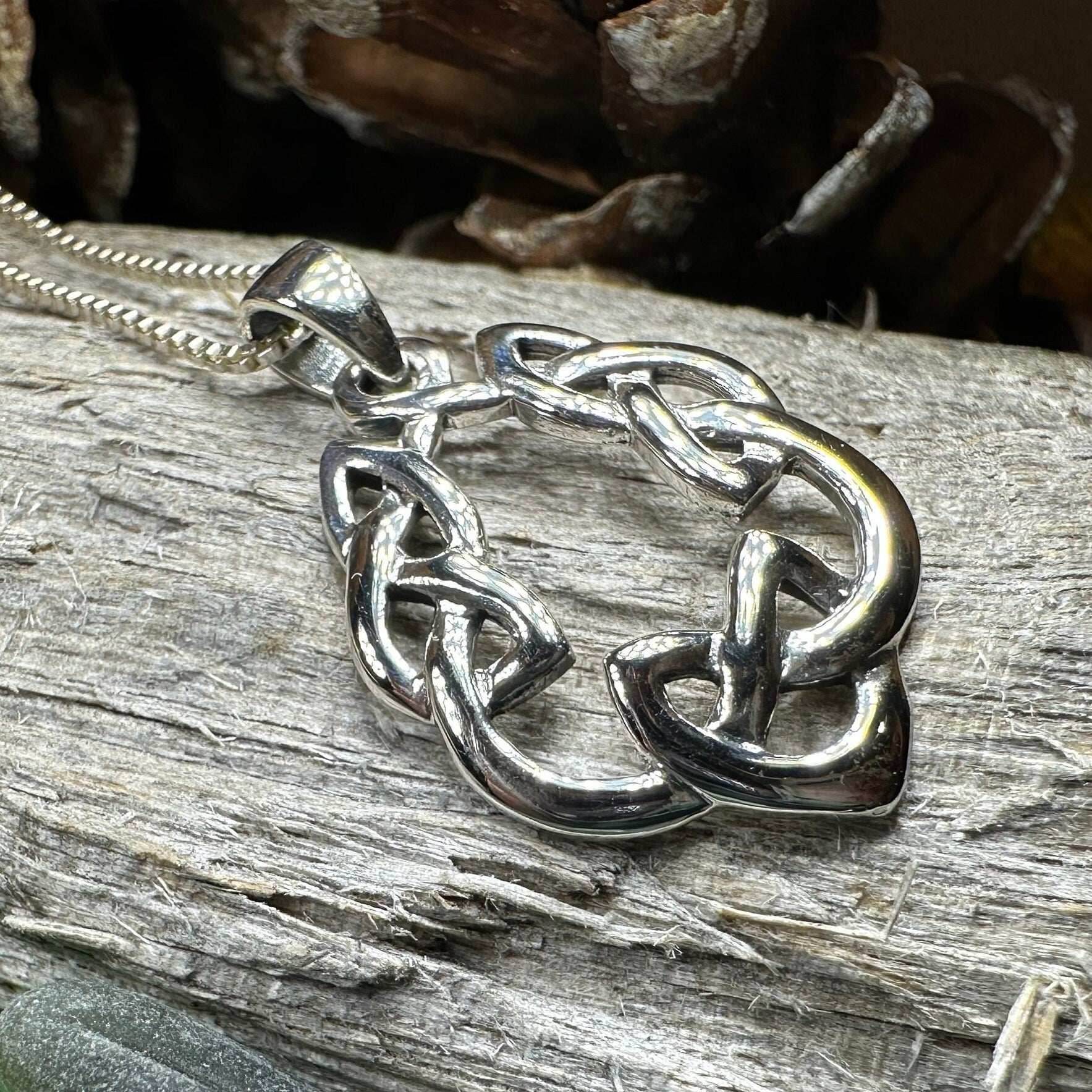 Willow Celtic Knot Necklace - 18