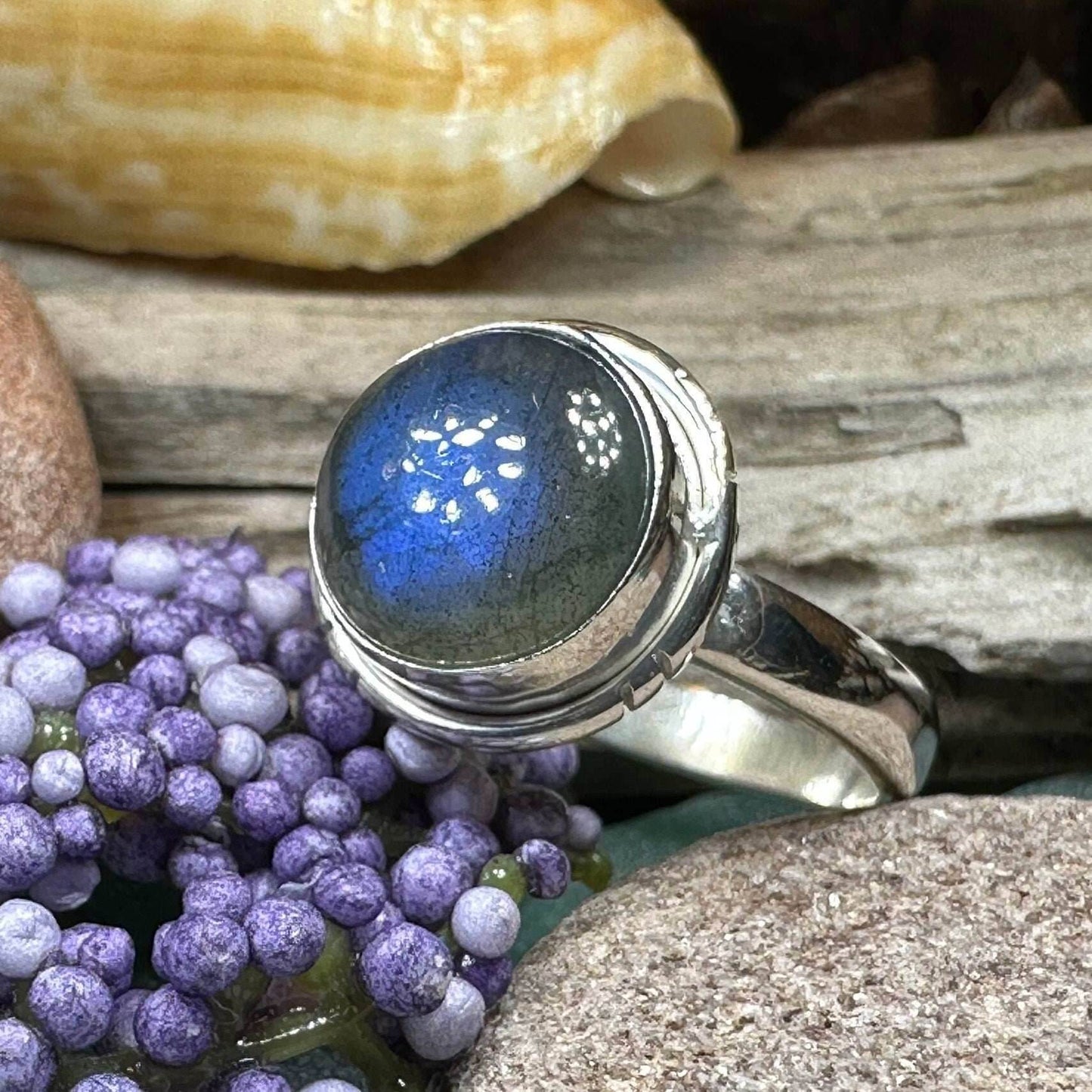 Celtic Twilight Labradorite Ring - 7 / Oval