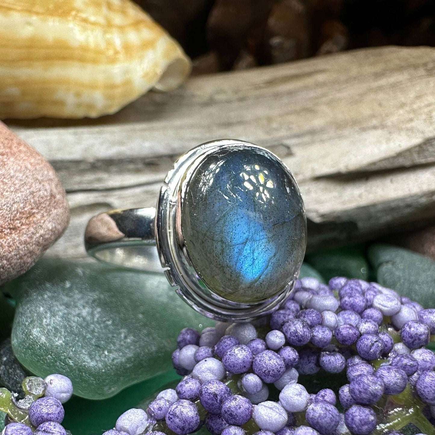 Celtic Twilight Labradorite Ring - 7 / Oval